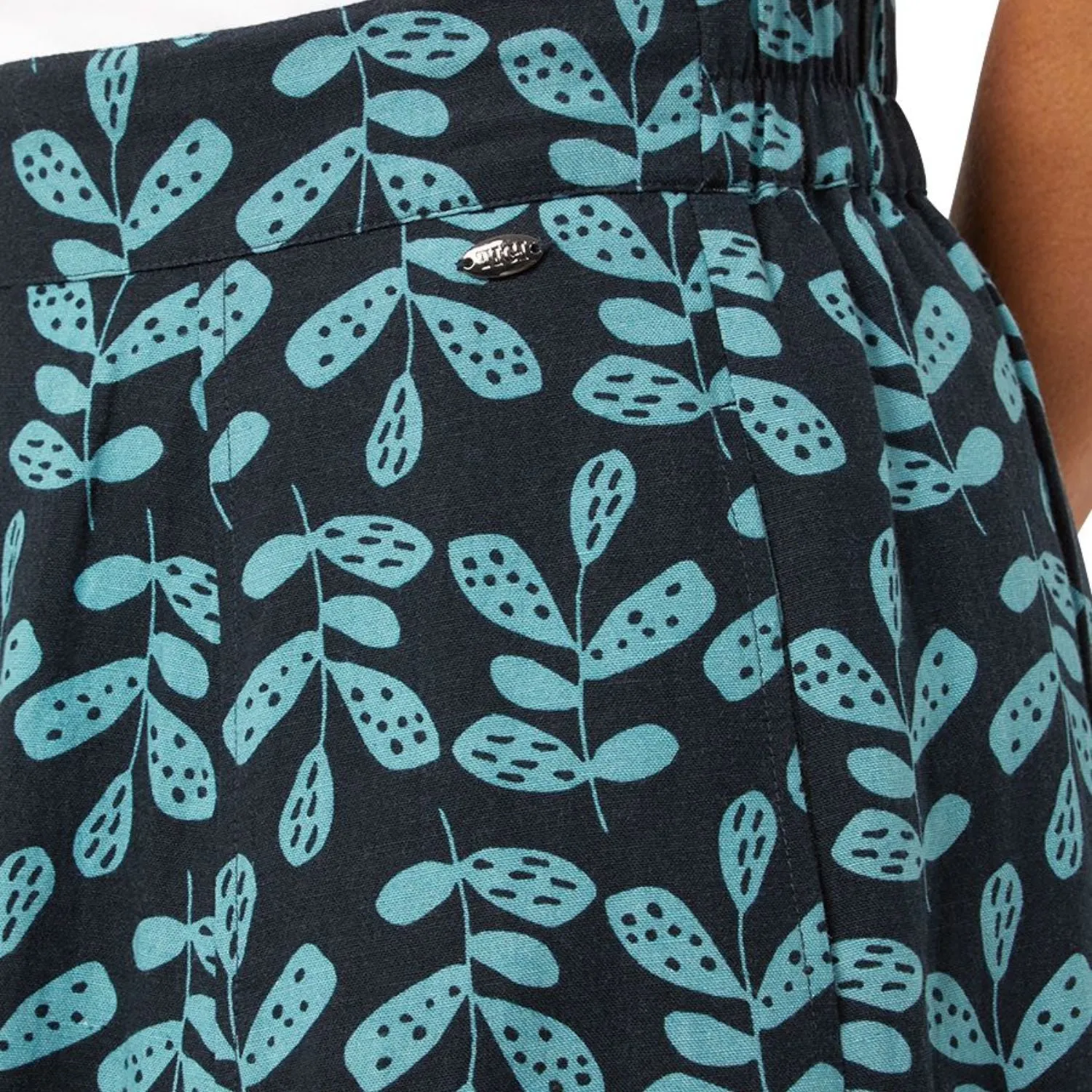 TIGI 14/16 Indigo Eco Leaf Print Button Skirt